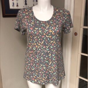 3/$15 ❤️ 12/25  NWT lularoe colorful soft classic tee L 14